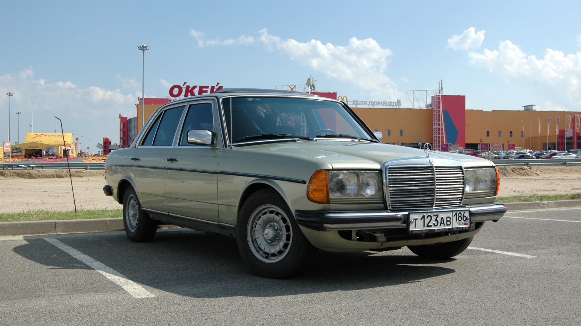 Mercedes-Benz W123 2.0 бензиновый 1984 | Юбилейная фисташка на DRIVE2