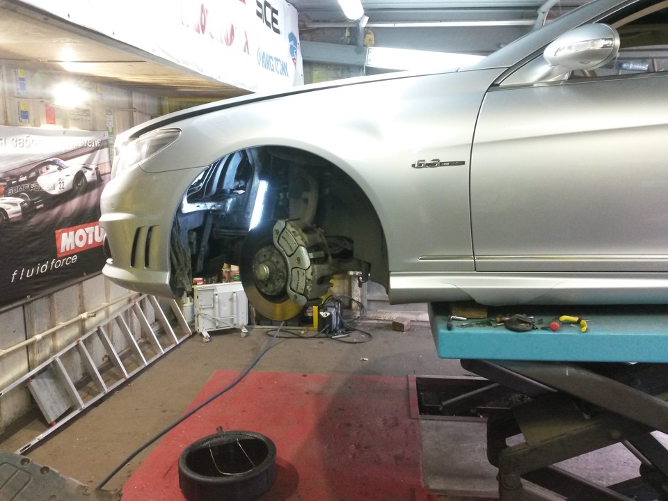 Замена габаритной лампочки Mercedes-Benz CL 6.3 AMG — DRIVE2