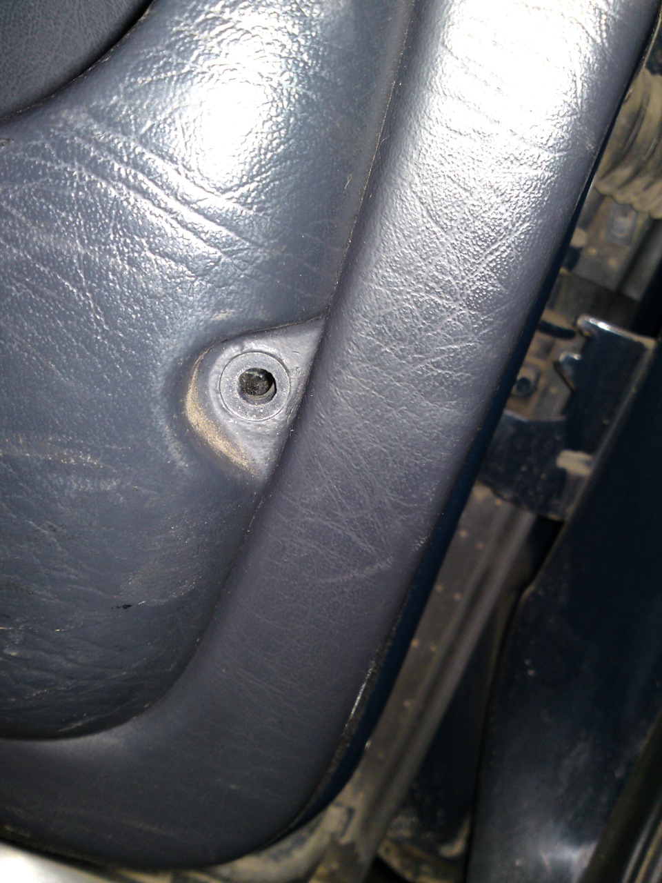 Замена моторчиков обдува боковых стекол задних дверей — Saab 9000, 3 л ...