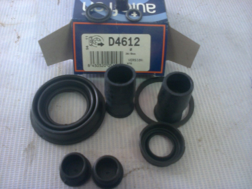 Замена пыльника на заднем суппорте — Ford Focus II Hatchback, 1,6 л ...