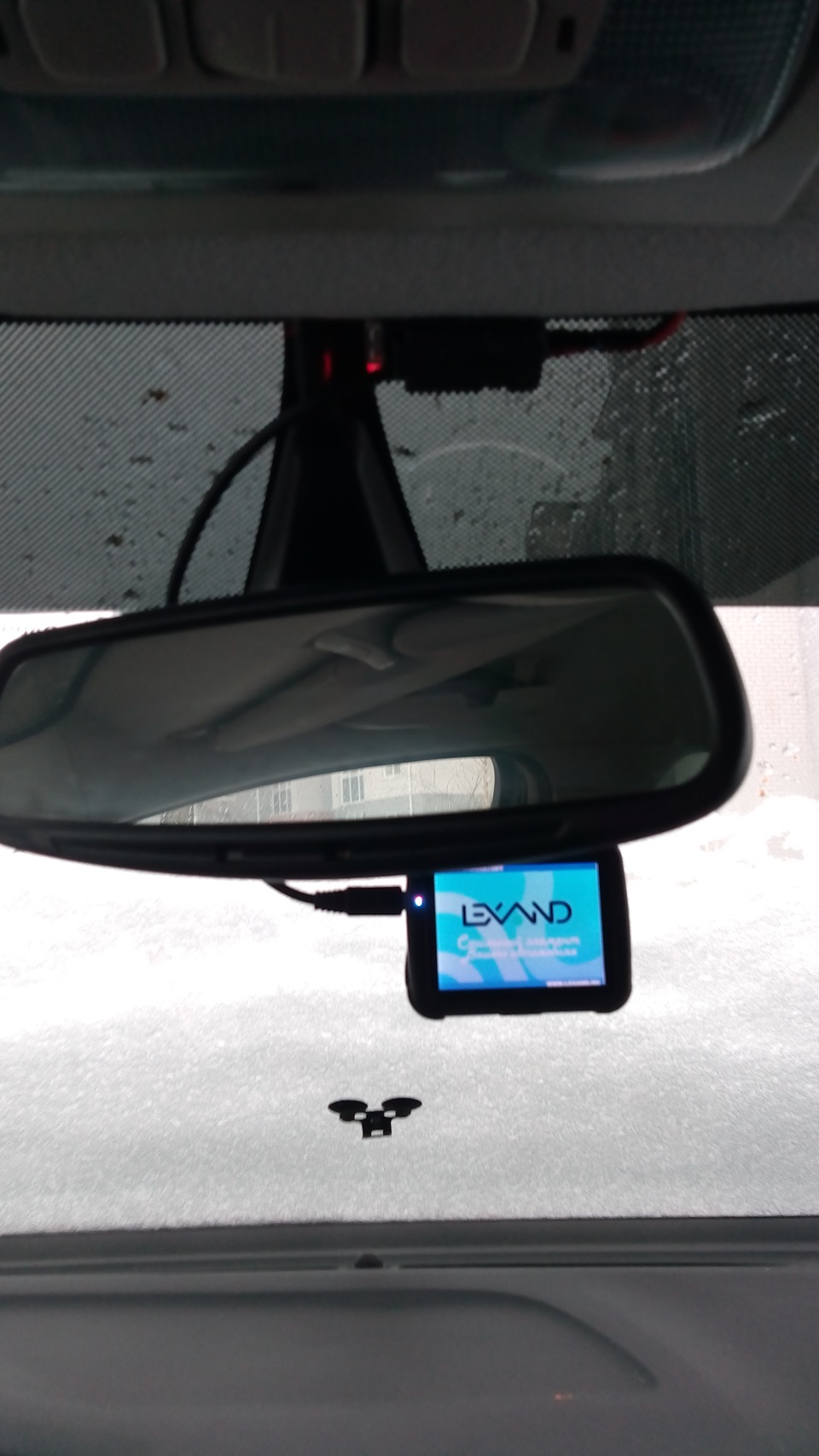 Видеорегистратор от плафона — Ford Focus II Sedan, 1,6 л, 2008 года ...