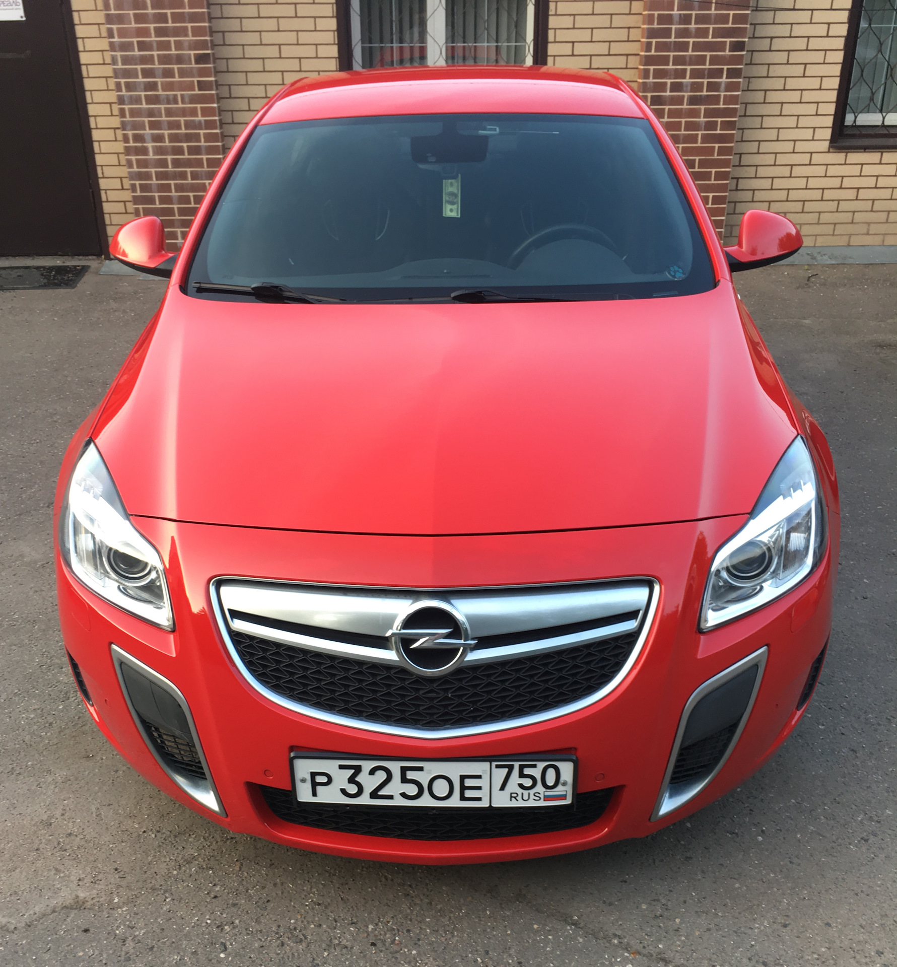 Opel Insignia OPC красный