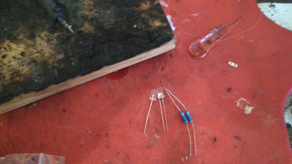 Светодиод, от штатной сигнализации! — Lada Приора хэтчбек, 1,6 л, 2011 ...