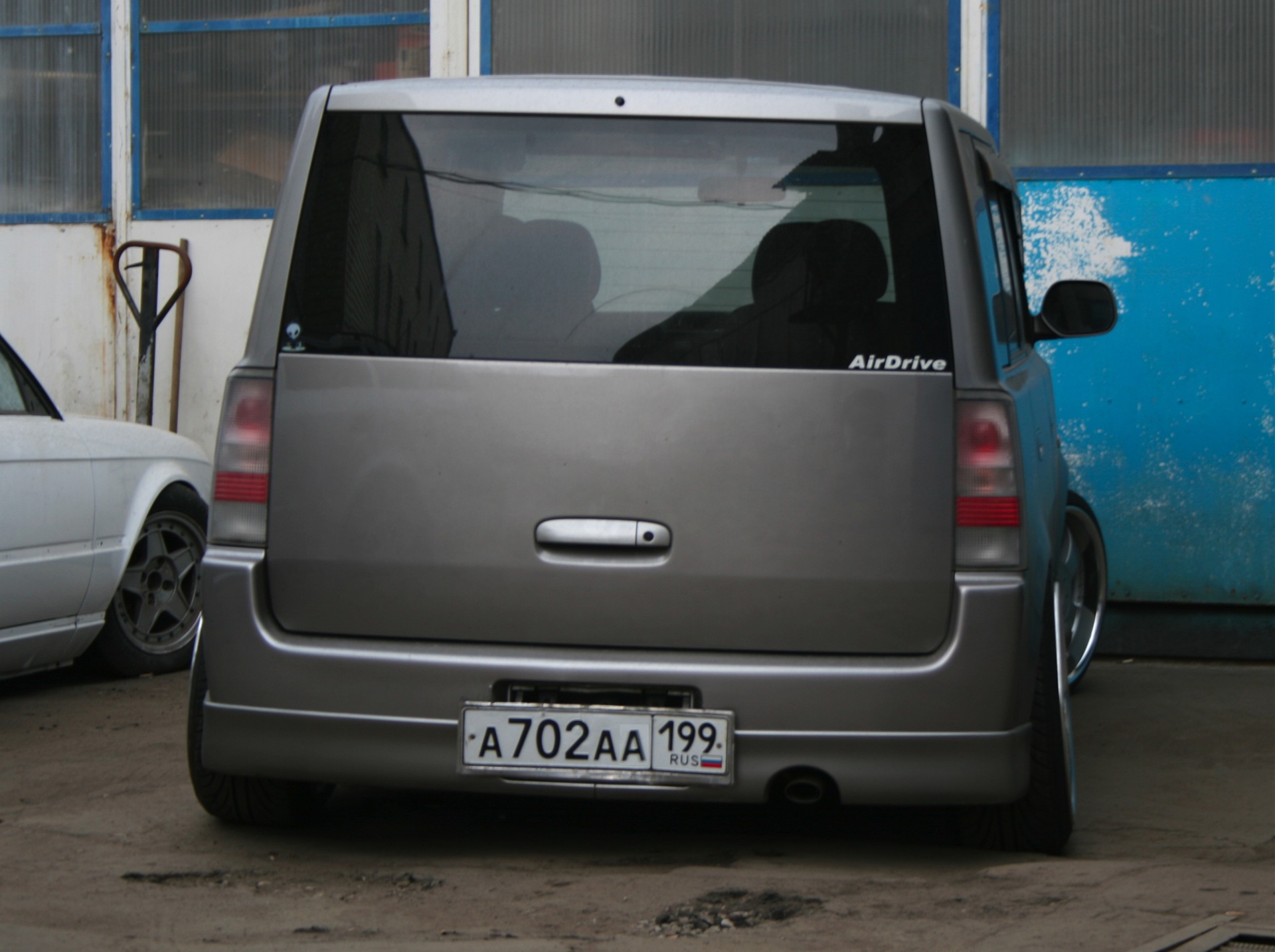 And you have something wrong with the suspension or VIP Style in Russian - Toyota bB 15 l 2002