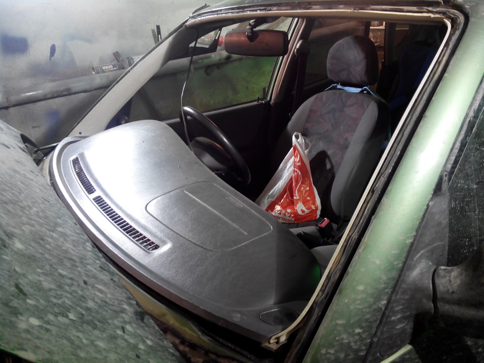 Переклейка лобового стекла — Daihatsu Storia (1G), 1 л, 1998 года ...