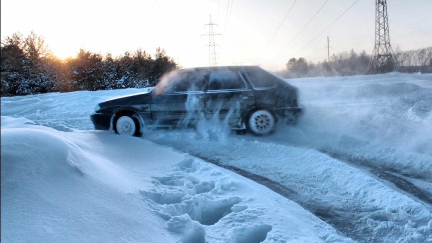 ваз 2114 в сугробе