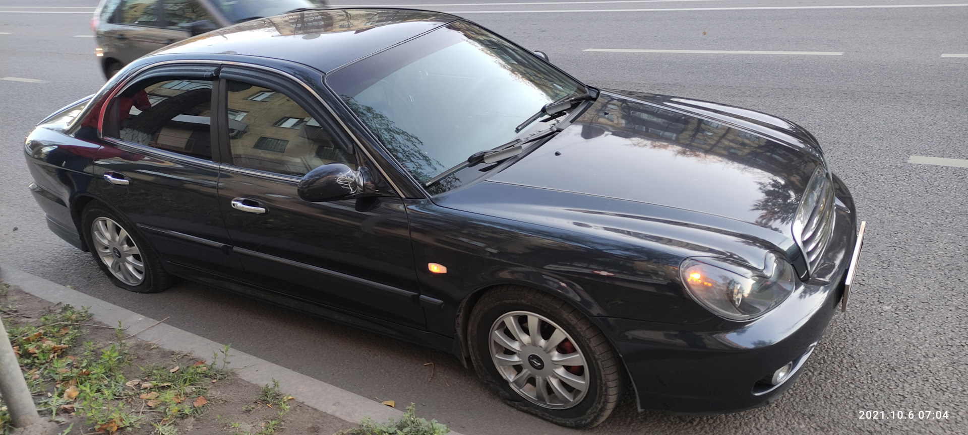 Минус два колеса — Hyundai Sonata IV (EF), 2,1 л, 2005 года | ДТП | DRIVE2