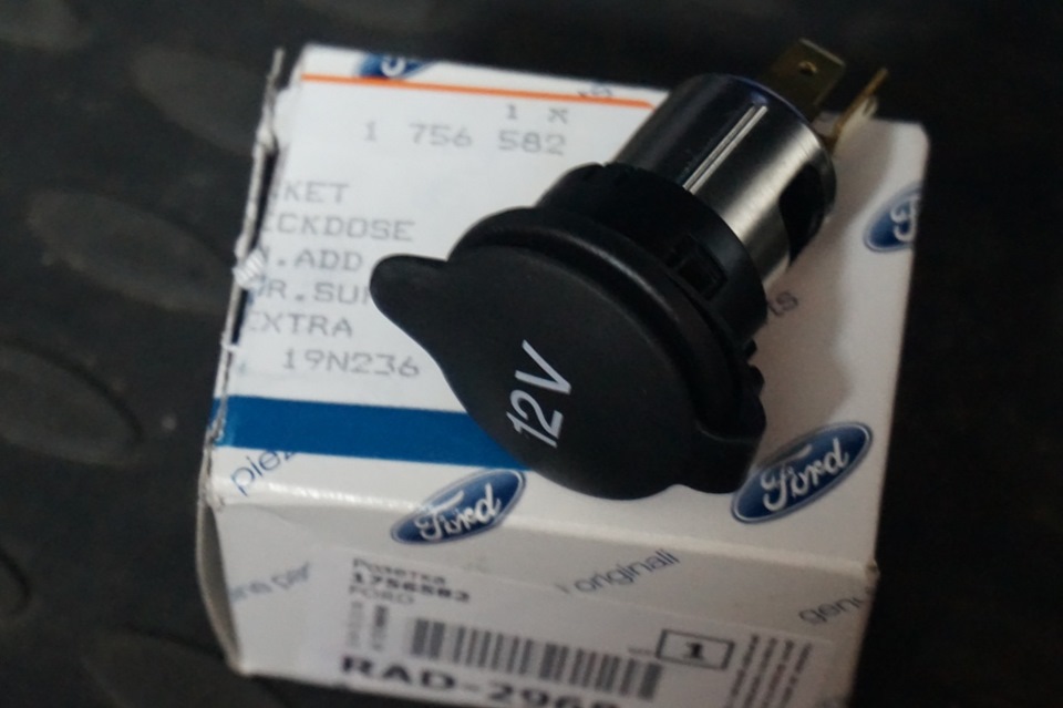 Разетка 12В — Ford Focus Hatchback II, 2 л, 2011 года | аксессуары | DRIVE2