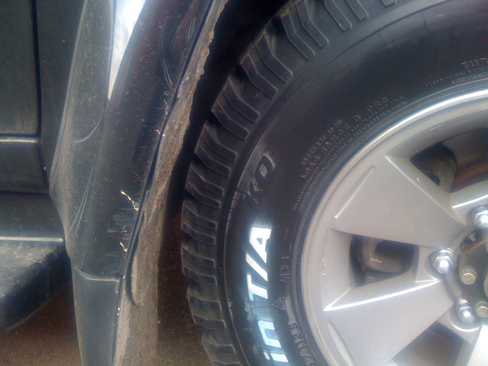 Размерность выбрана в притык, тоисть 255/70 R16 не затирает по пластиковых подкрылках, 265тая точно не прошла бы, да и пропала бы тяга, как об этом я и думал… — Mitsubishi Pajero Sport (1G)