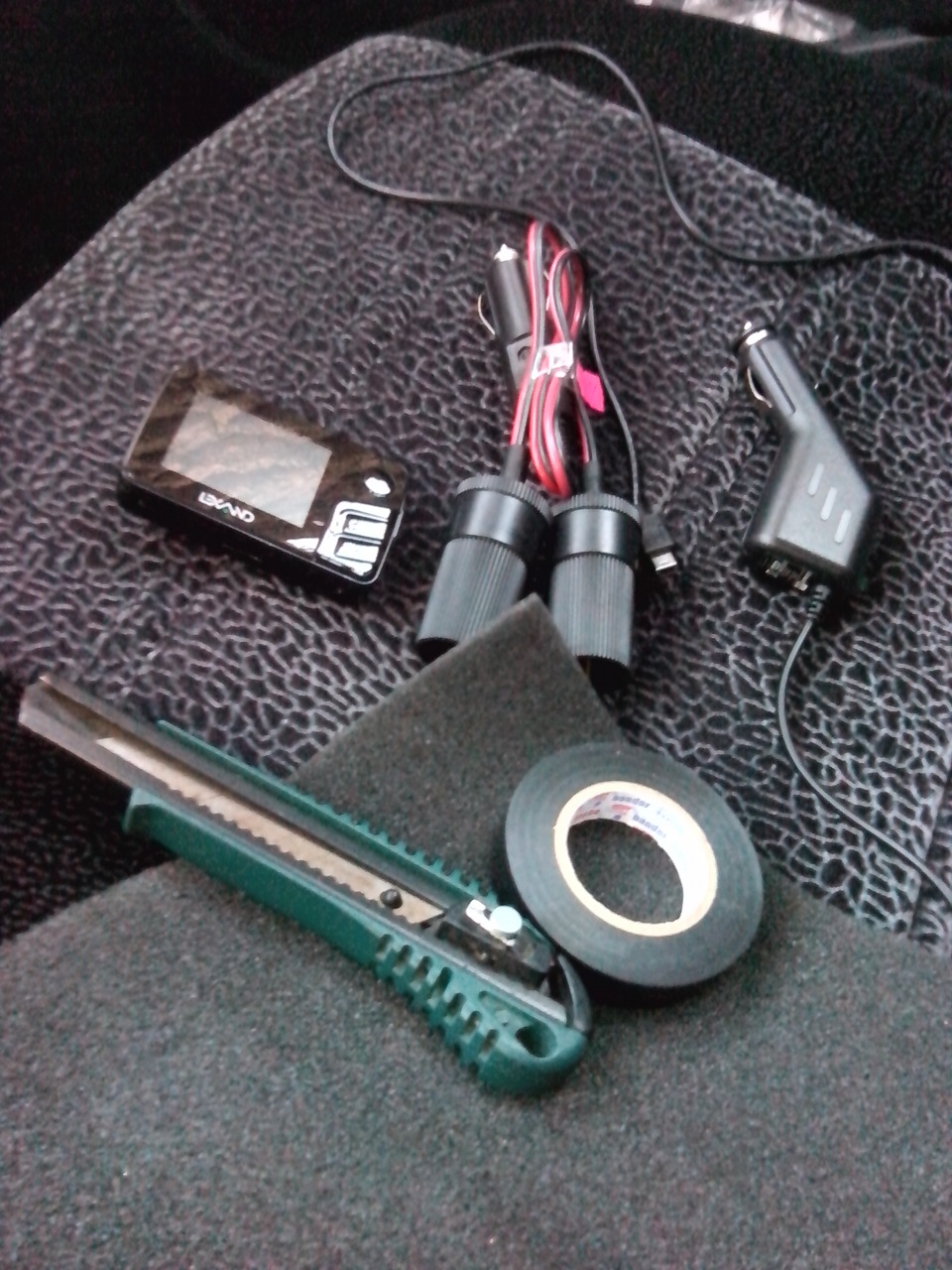 Подключение регистратора к плафону освещения — Renault Sandero 1G, 1,6 ...