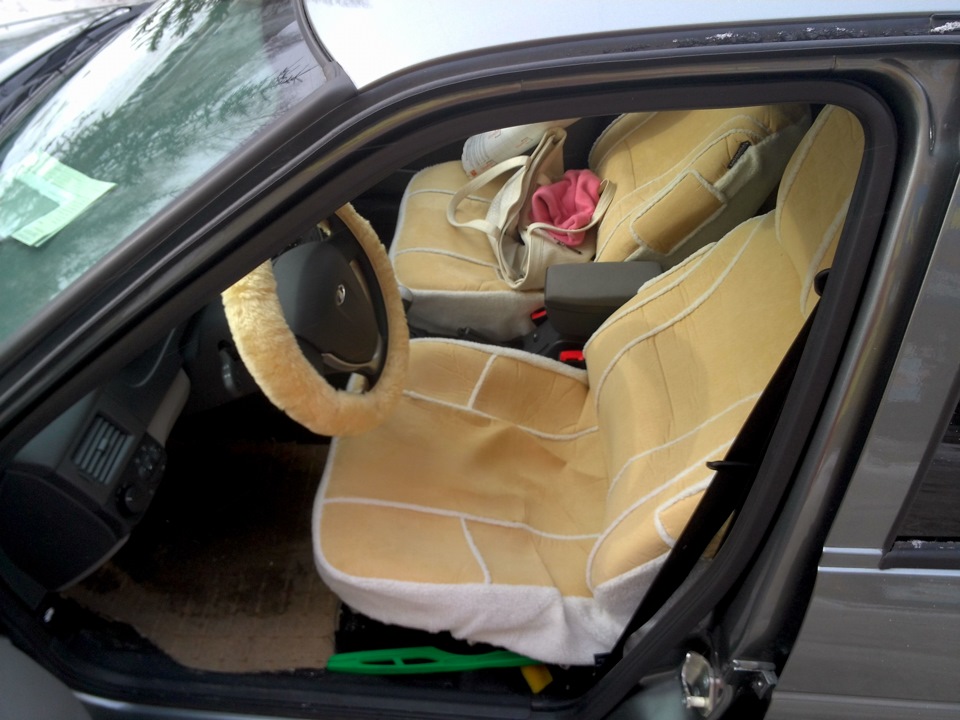 покупка чехлов и коврика в багажник — Lada Приора хэтчбек, 1,6 л, 2012 ...