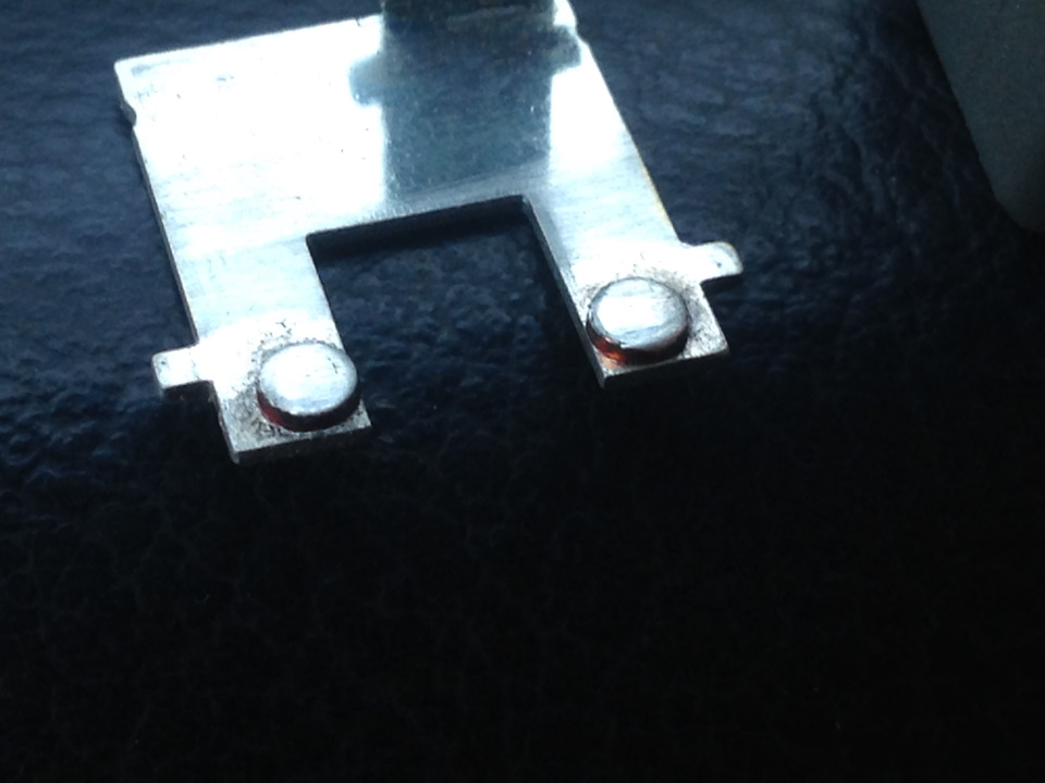 Чистка контактов и регулировка концевика педали тормоза — SsangYong ...