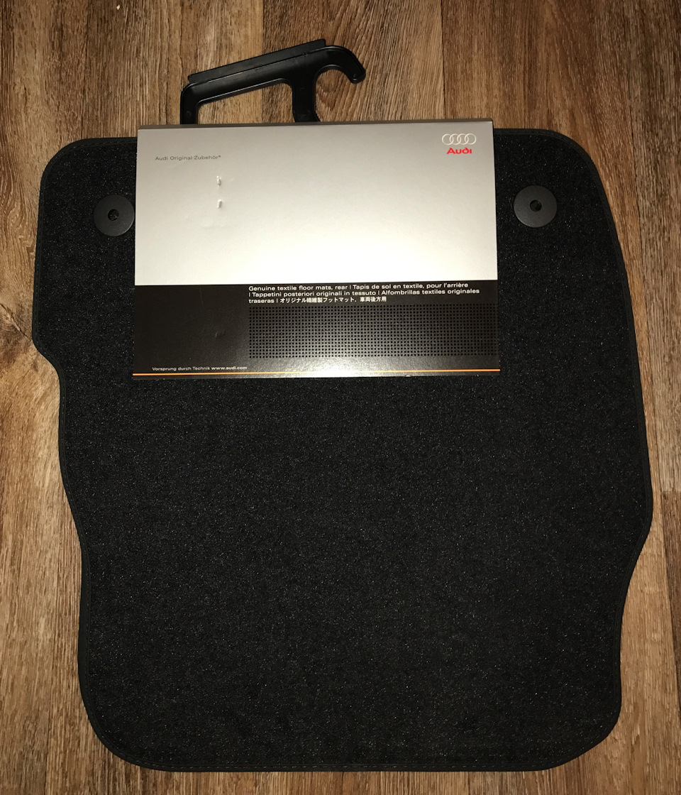 Оригинальные задние летние коврики — Audi Allroad (C5)