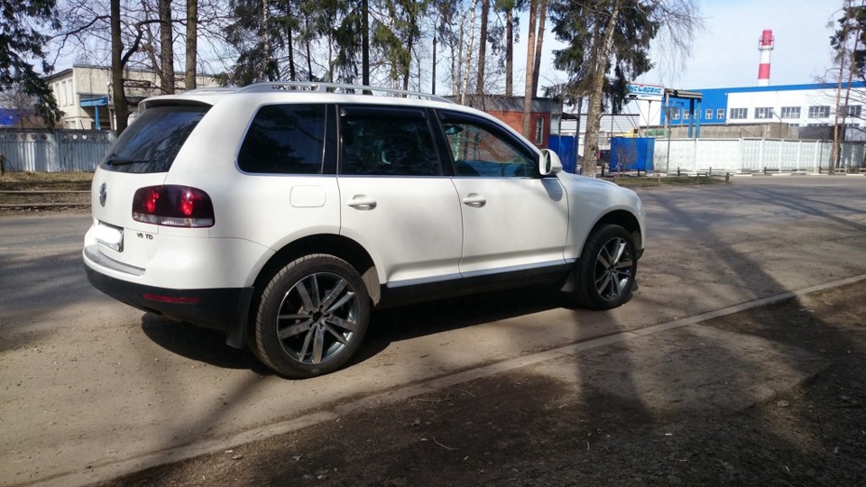 Туареги 18. Volkswagen Touareg 2008 белый. Volkswagen Touareg GP r20. Диски Mountain r20 VW Touareg. Туарег NF на r18.