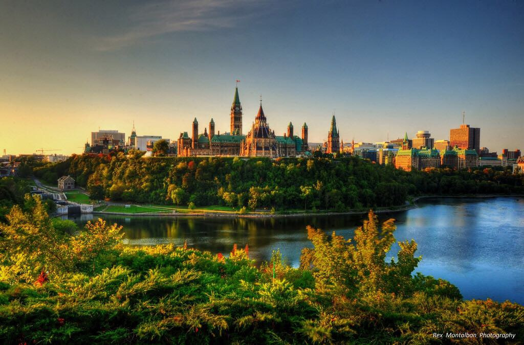 Оттава какое государство. Парламентский холм Оттава. Оттава столица Канады. Парламент Хилл Оттава. Оттава Канада парламентский холм.