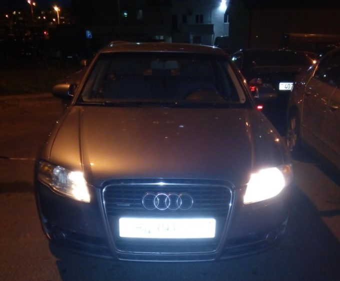 перегорел ближний свет audi a4