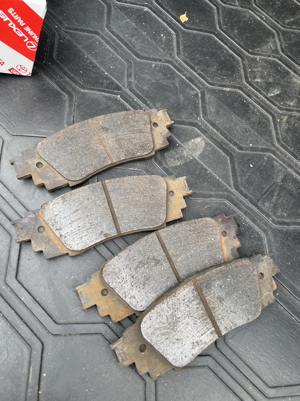 старые колодки — Toyota Camry (XV70)