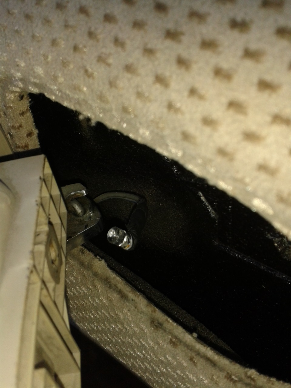 Сгорел передний левый диод подсветки ручки. — Mazda Premacy (1G), 1,8 л ...