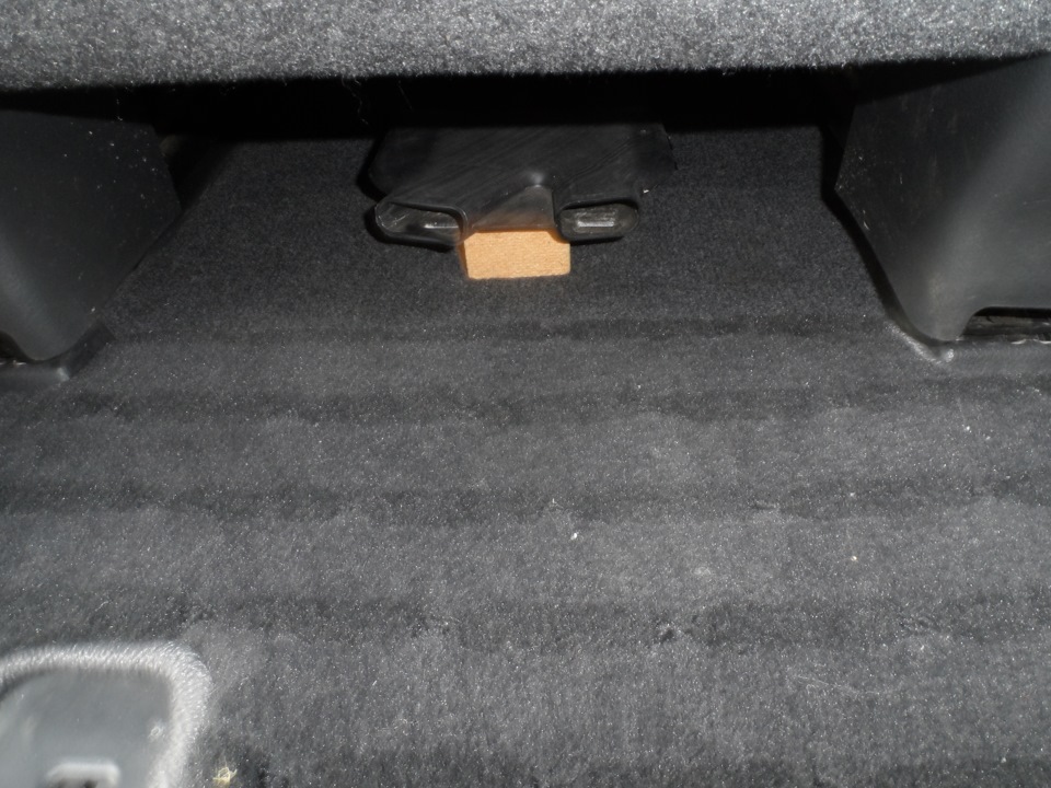 Rear on кнопка в машине nissan serena
