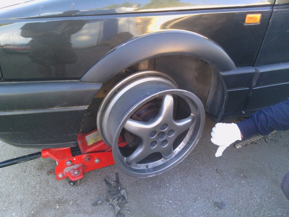 ДТП — повод для полировки дисков :) — Volkswagen Passat B3, 2,8 л, 1992 ...