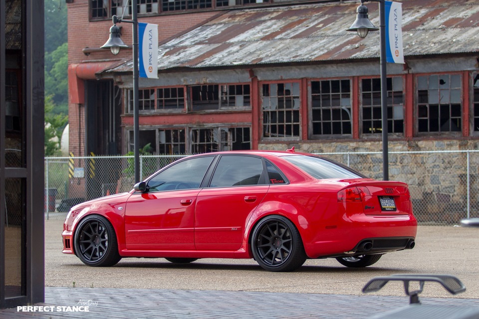 Красная 4 б. Audi rs4 Red. Audi s4 b7 Red. Ауди красная rs4. Audi a4 b7 Red Black.