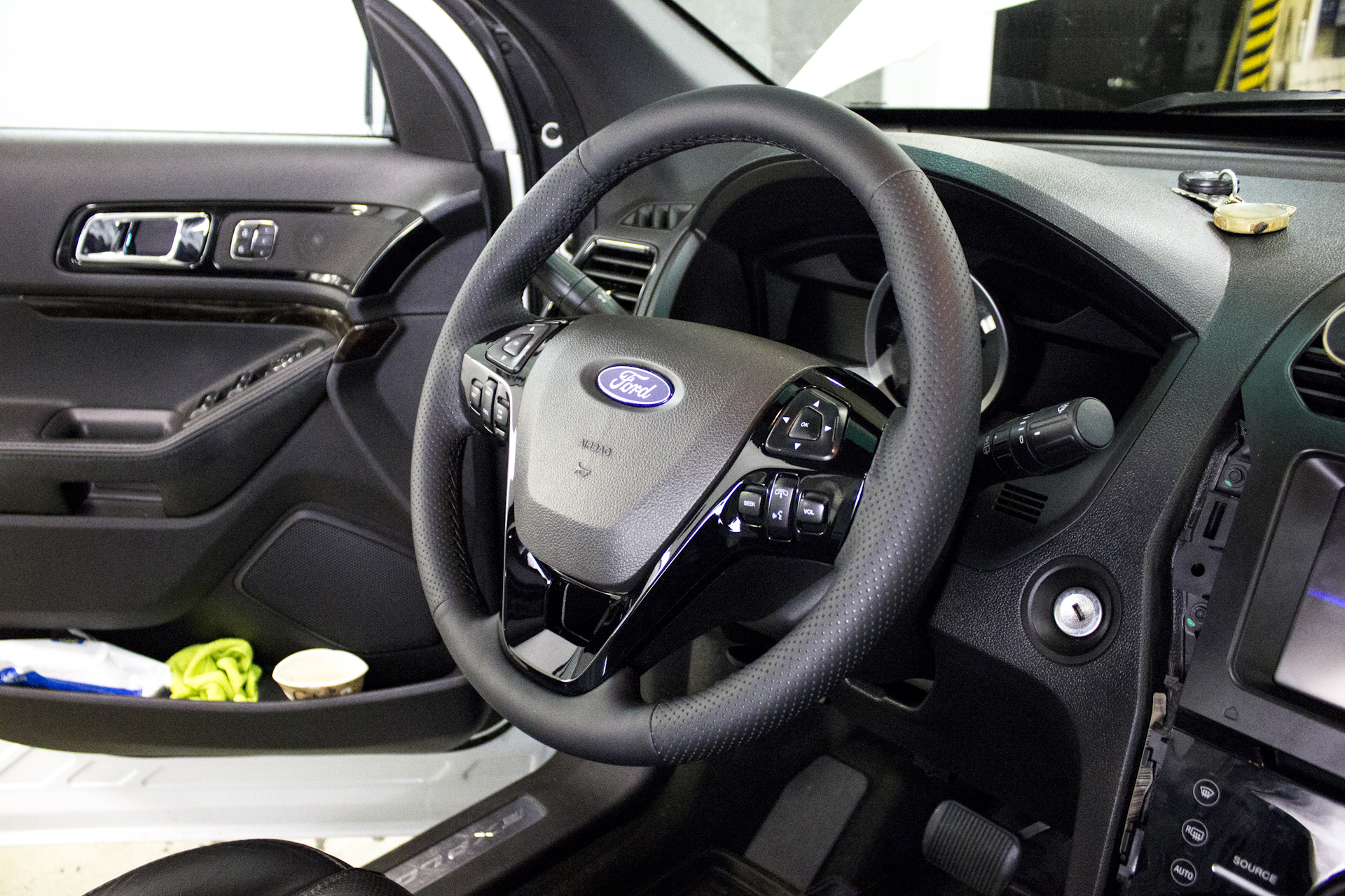Форд эксплорер как снять руль Ford Explorer. Рояльный лак для салонных вставок и перетяжка руля. - Аквапринт н