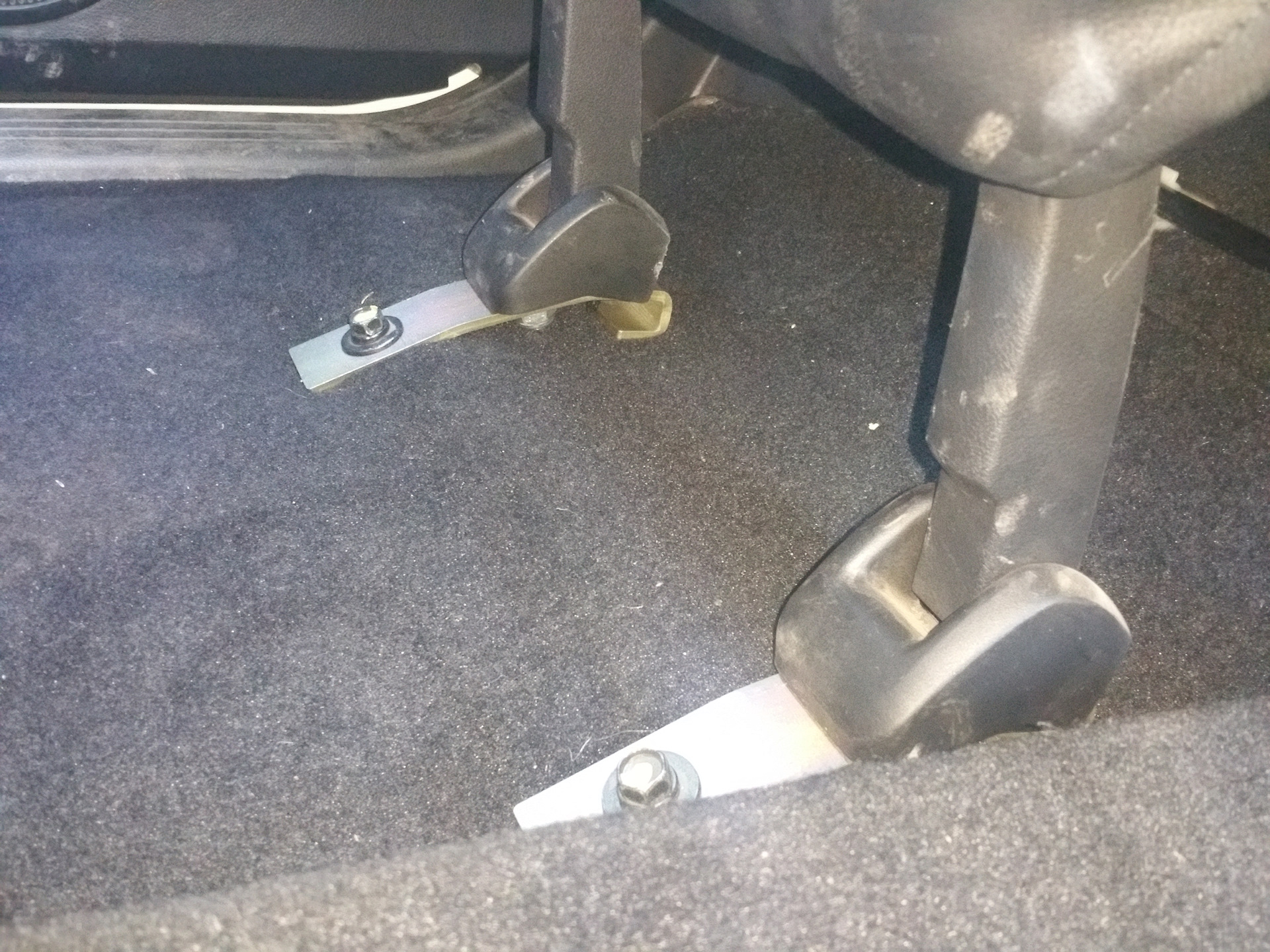 Сдвиги задних сидений саньенг кайрон. Сдвиги задних сидений саньенг кайрон. Сдвиг задних сидений кайрон. Сдвиг сидений. Сдвиг сидений.