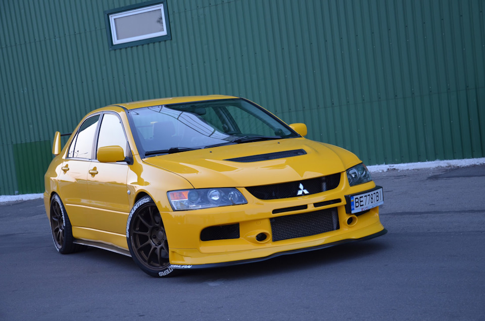 Mitsubishi Lancer Evolution 9 Р¶РµР»С‚С‹Р№