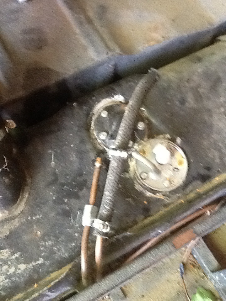 Чищу баки от Плохого бензина и от мусора от того что карбюратор забился ...