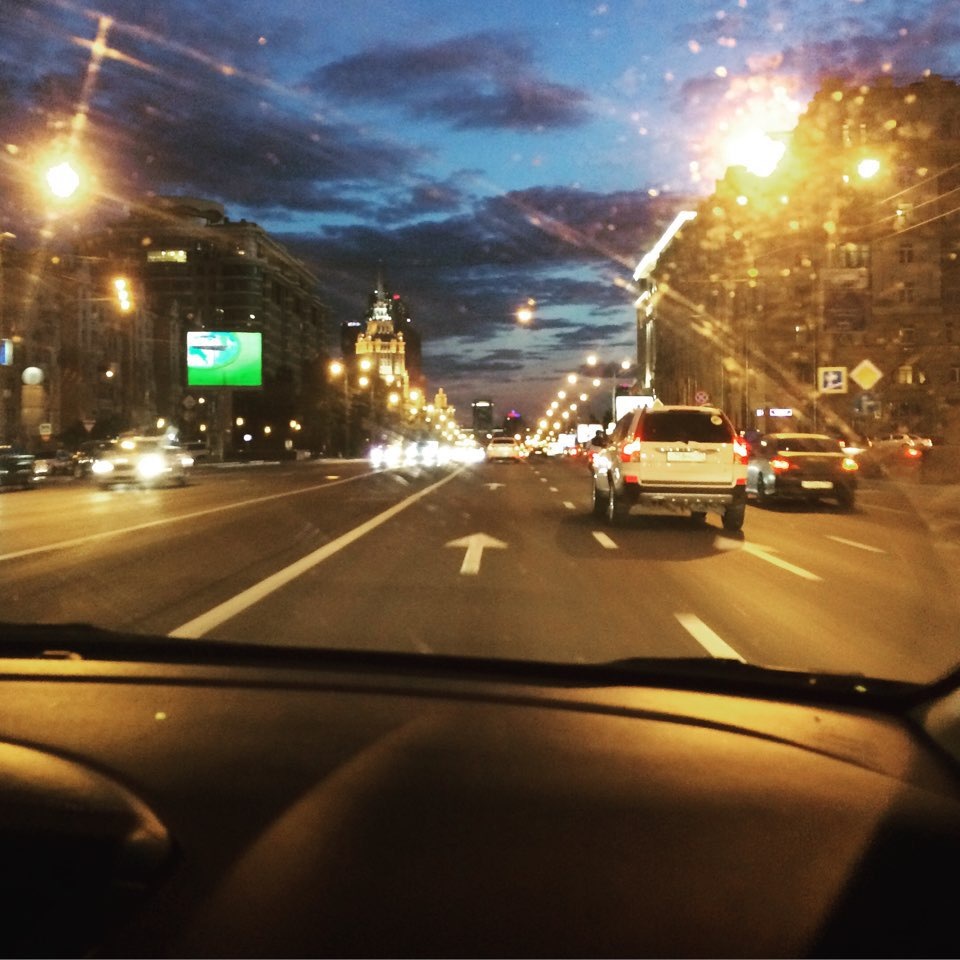 Москва ночь дорога. Вид из машины. Вид из окна машины ночью. Ночная Москва дорога. Красивый вид из машины.