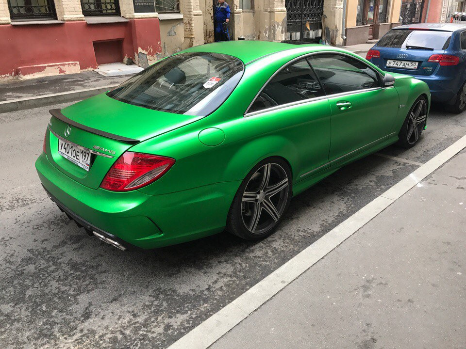 Мерседес Бенц АМГ зеленый c 63