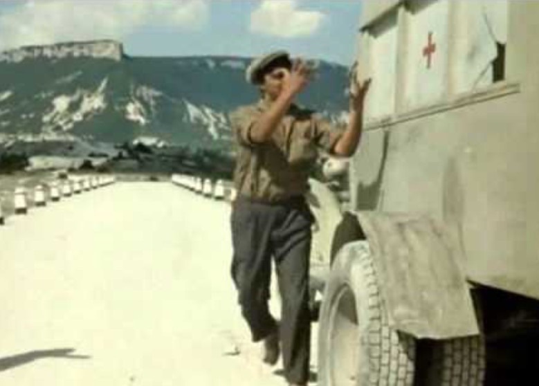 Да будь он проклят. Да будь он проклят. Пусть будет проклят тот кто нас не захотел. Да будь он проклят. Я проклинаю тебя.