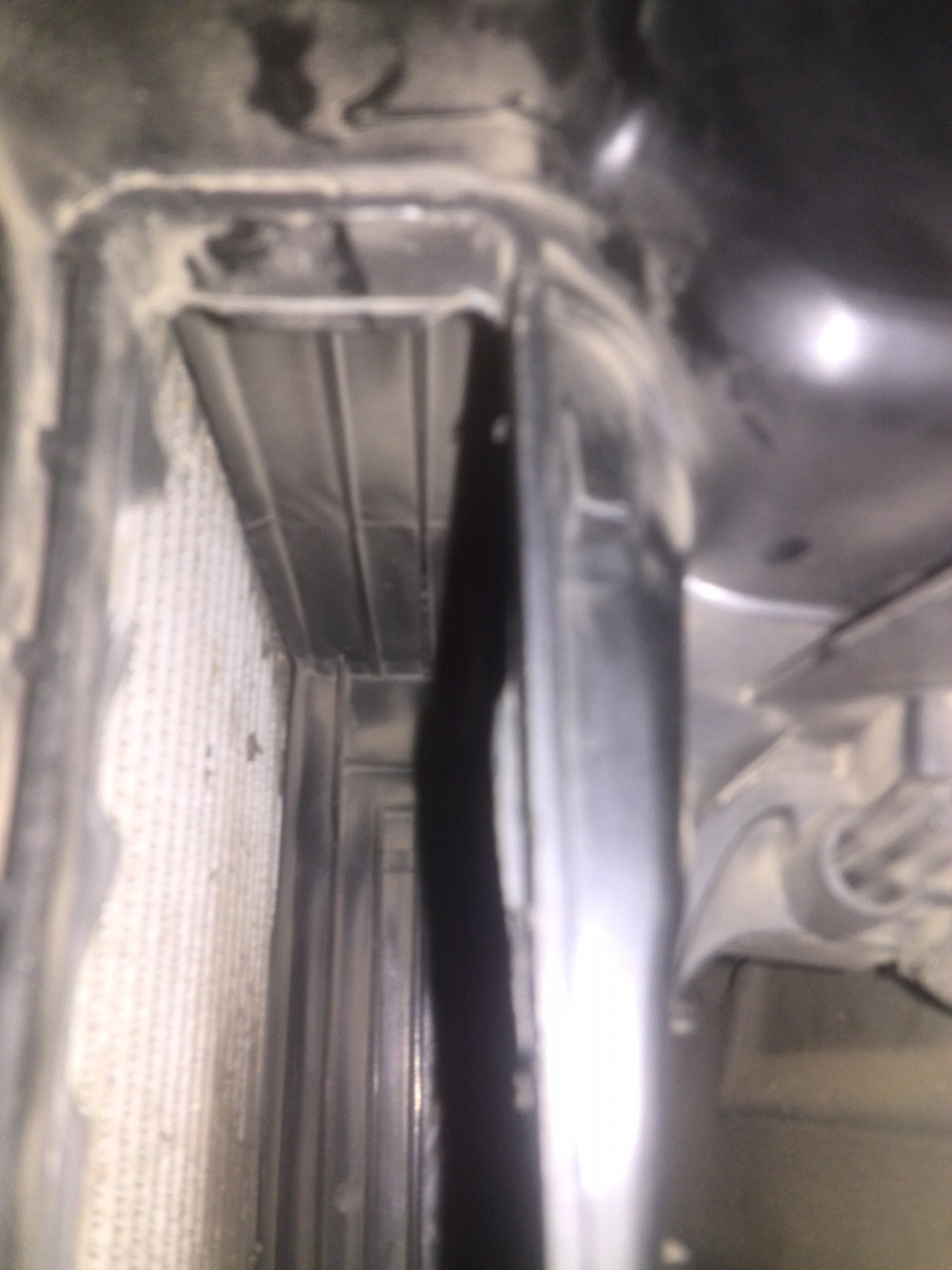 Замена фильтрующего элемента в климатической установке — Renault Logan ...