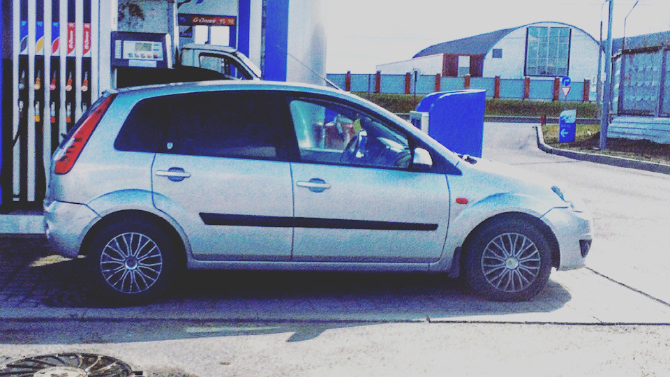 Ford Fiesta (Mk V) 1.6 бензиновый 2006 | на DRIVE2