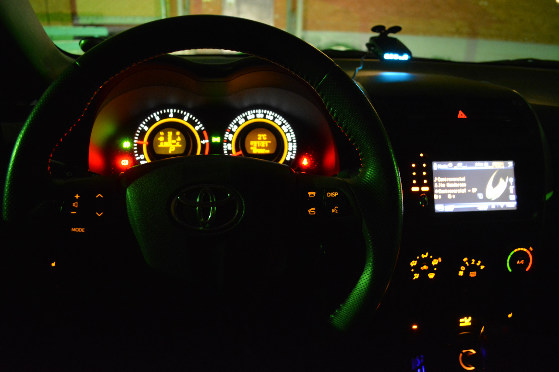 Подсветка кнопок тойота. Подсветка кнопок рав 4. Toyota RAV 4 30 подсветка. Подсветка кнопок руля рав 4. Подсветка кнопок на руле рав 4 2007.