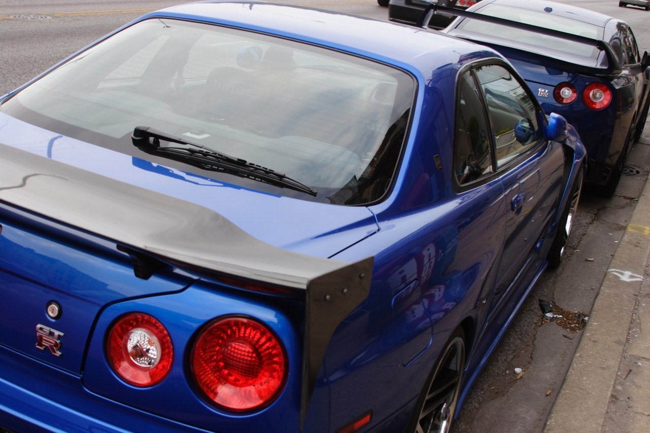 Nissan Skyline r34 сзади