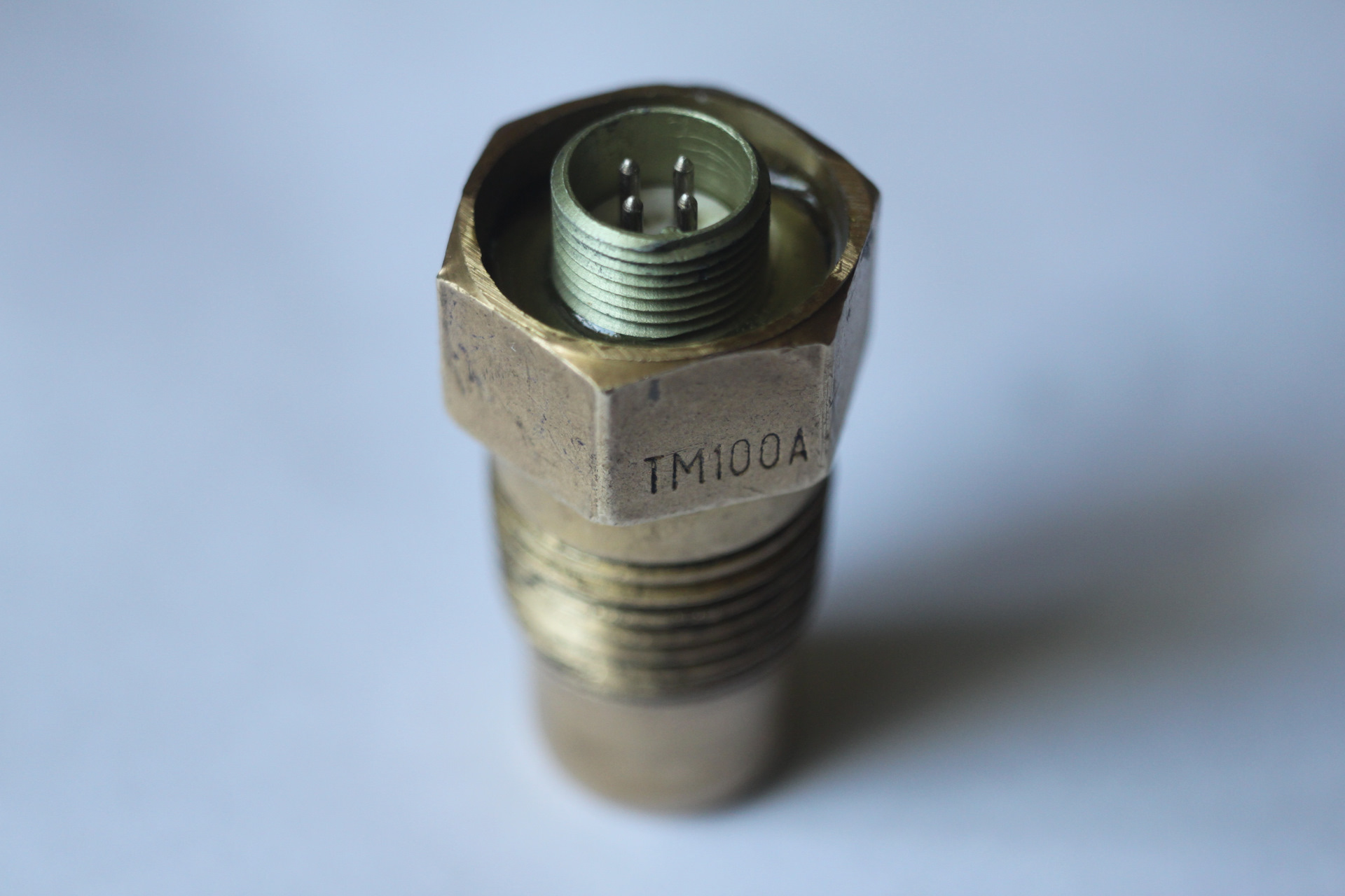 датчик омывающей жидкости на ситроен с5 1 поколения от чего подходит. задымился датчик уровня омывающей жидкости на ситроен с5 2002 года. 1. Volvo датчик омывающей жидкости. ультразвуковой датчик освещенности.