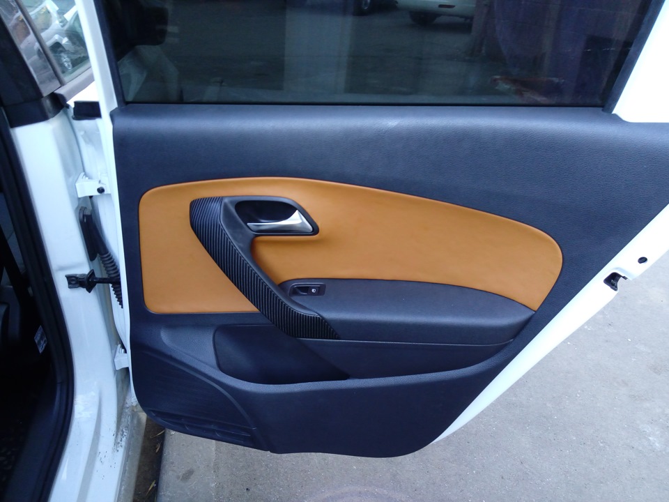 Дверные вставки Пежо 206 седан. Дверные вставки поло седан. Обшивка двери Фольксваген поло седан.