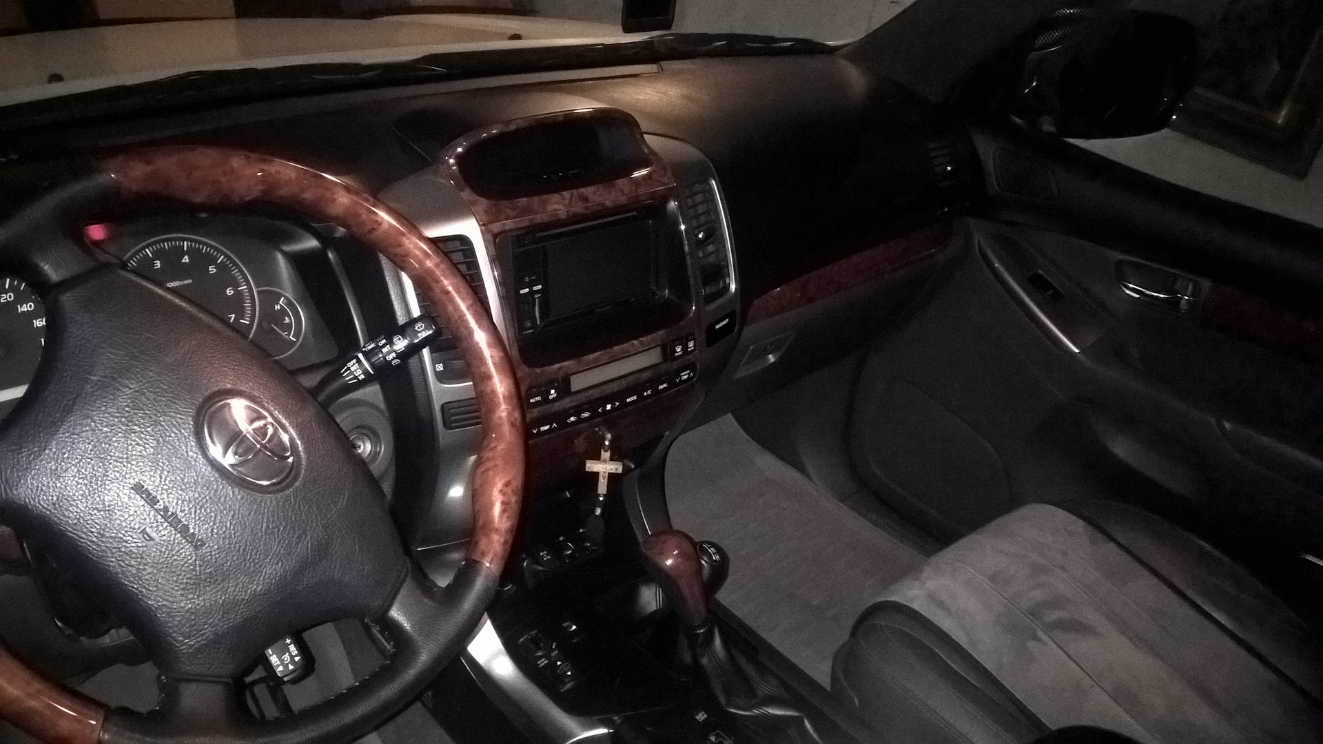 toyota land cruiser prado 120 салон