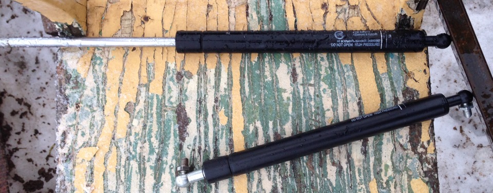 Замена упоров багажника, бочка ОЖ и заднего дворника — Lada 2114, 1,6 л ...