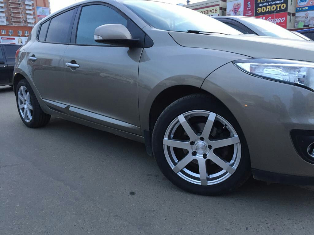 Диски меган. Диски r17 Renault Megane 3. Меган 3 диски r17.