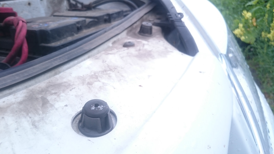 Держатели капота — Renault Sandero 1G, 1,6 л, 2013 года | расходники ...