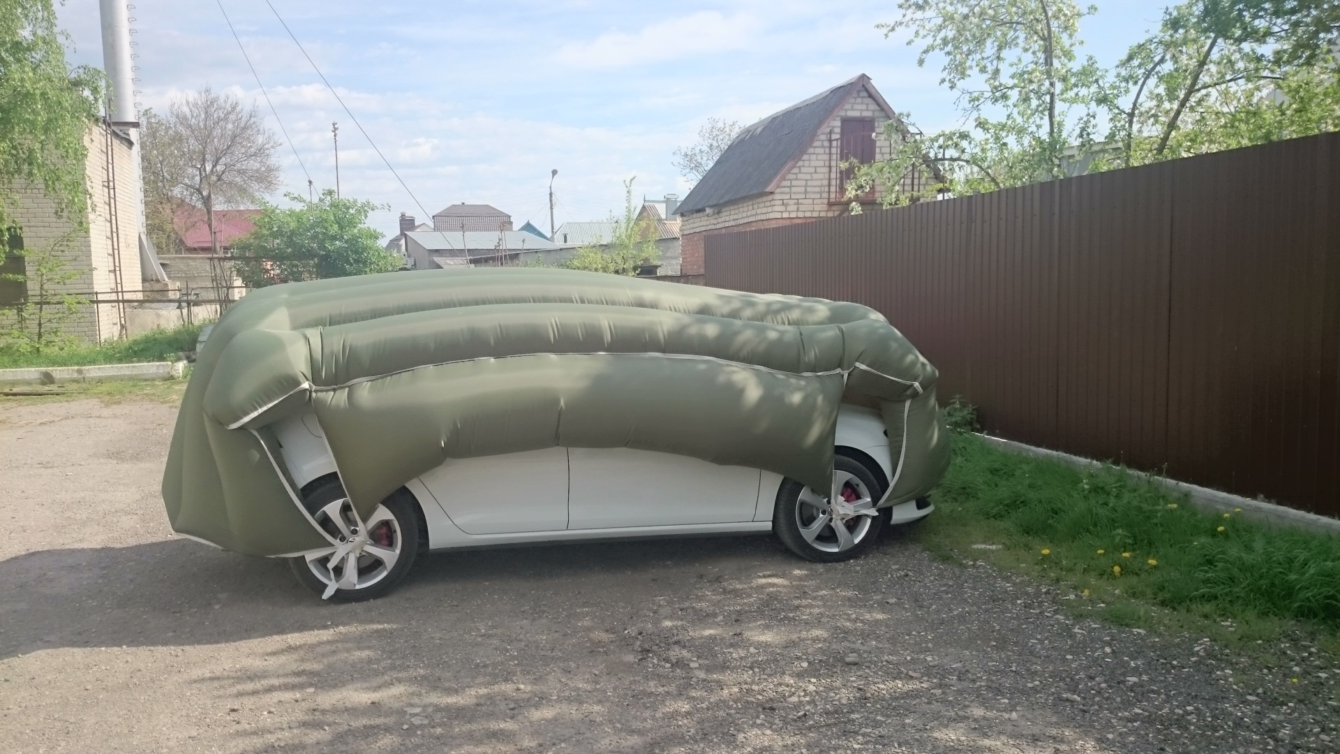 Надувной чехол от града. Тент Антиград. Антиград car AIRCOVER. Чехол Антиград. Надувной гараж для автомобиля.