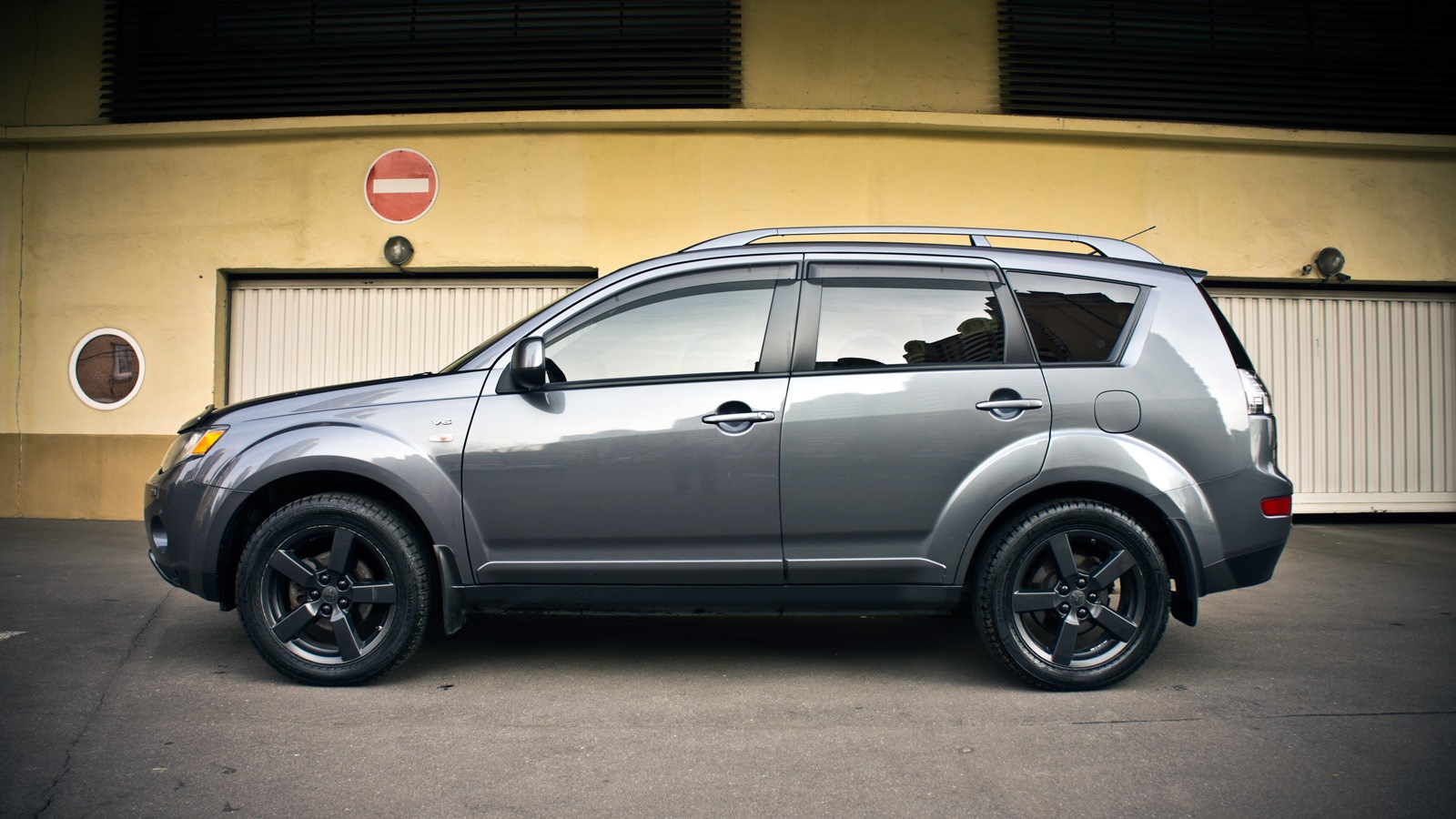 Mitsubishi Outlander матовый