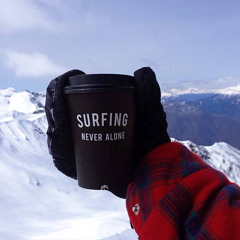 You are never alone. Alone обложка. Surfing вода never alone. тату never again. Ragjo певец.