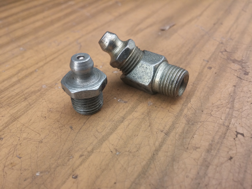 Тавотницы D10 под ключ на 12 — Lada 21063