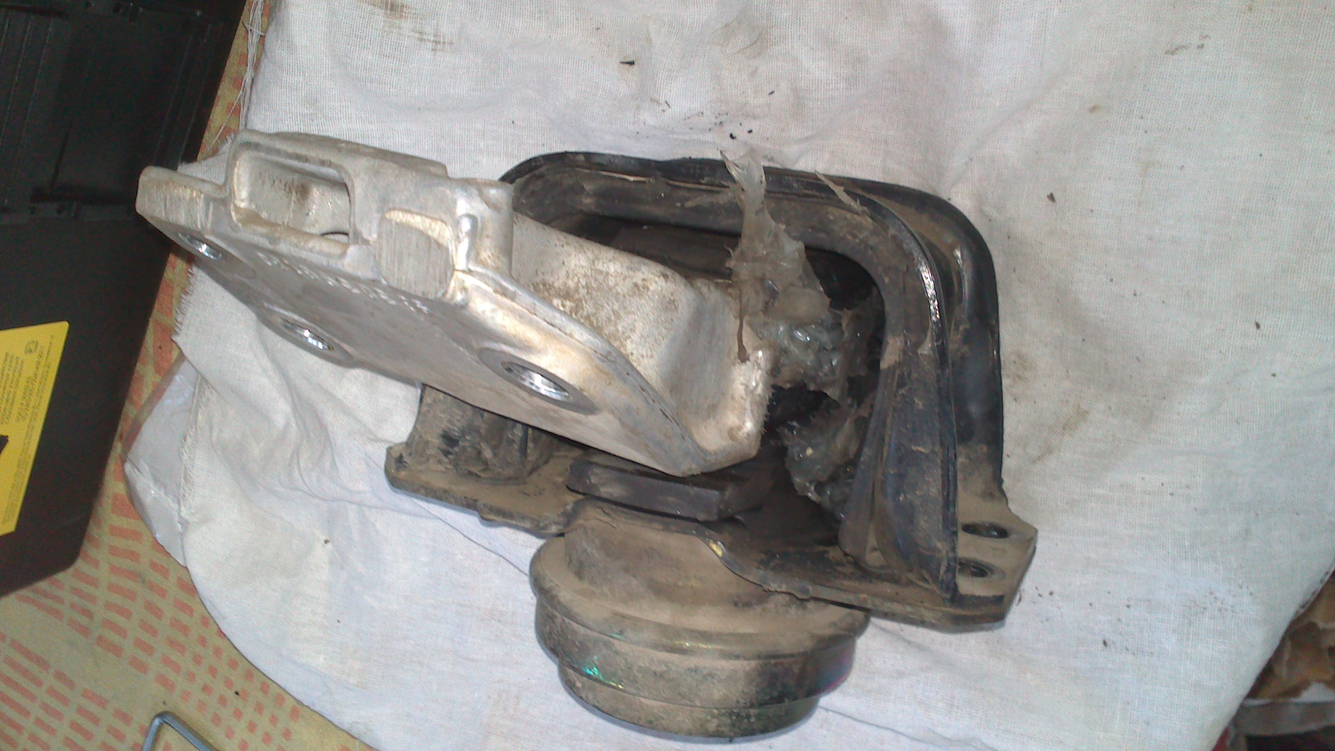 Замена верхней подушки движка — Peugeot 307 SW, 1,6 л, 2005 года ...
