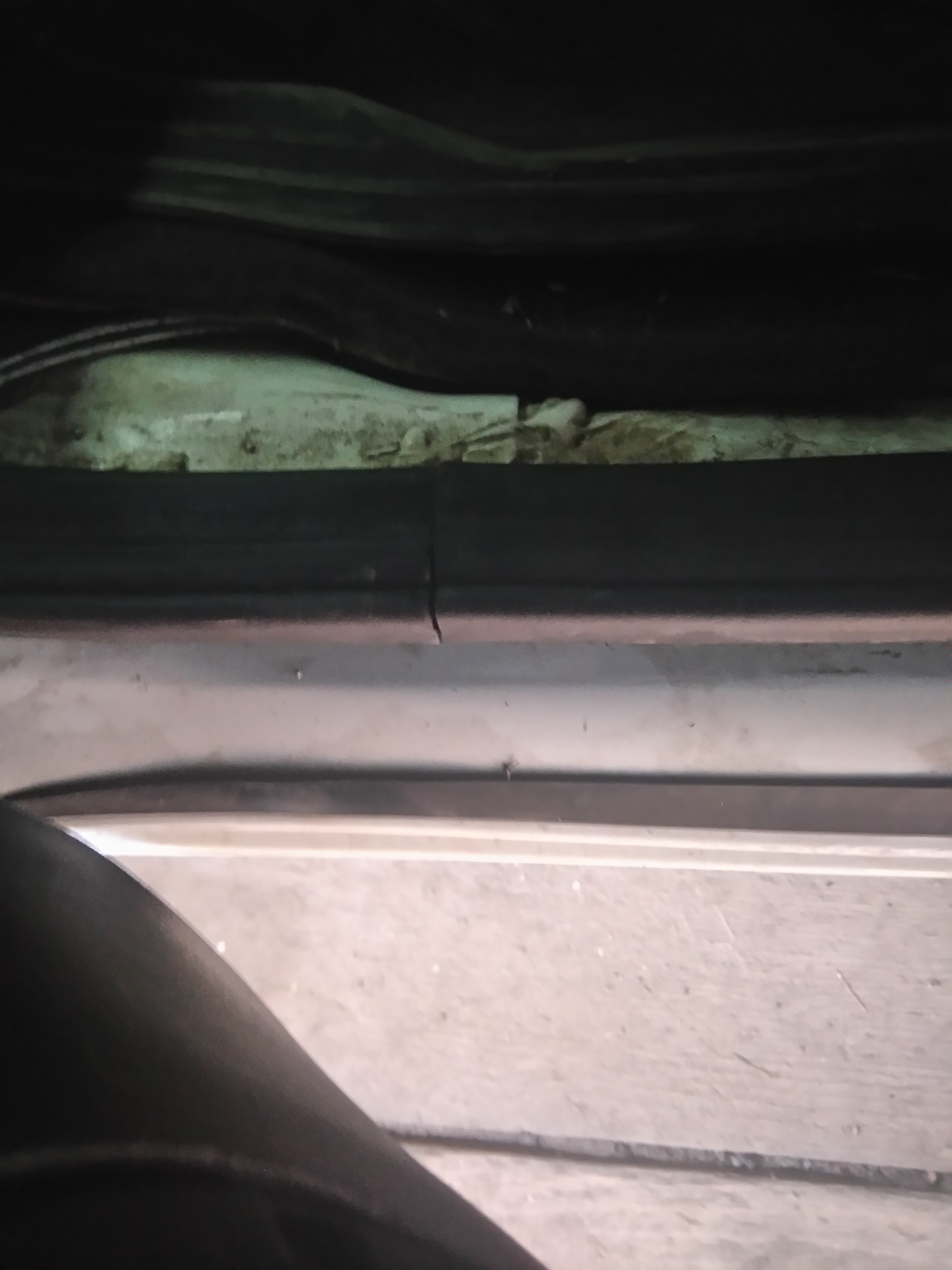 Двухтрубчатые уплотнители дверей. — Lada Приора хэтчбек, 1,6 л, 2010 ...