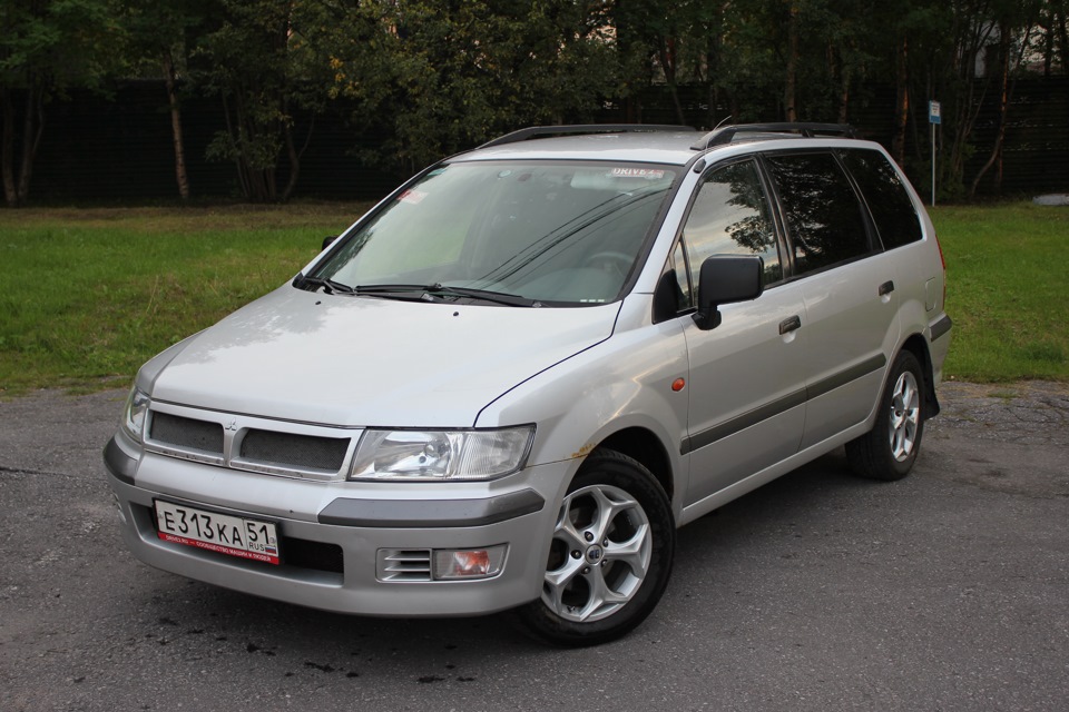 Space wagon. Mitsubishi Space Wagon 2. Mitsubishi Space Wagon. Митсубиси Спейс вагон 2000. Space Wagon Mitsubishi 2000 2.4.