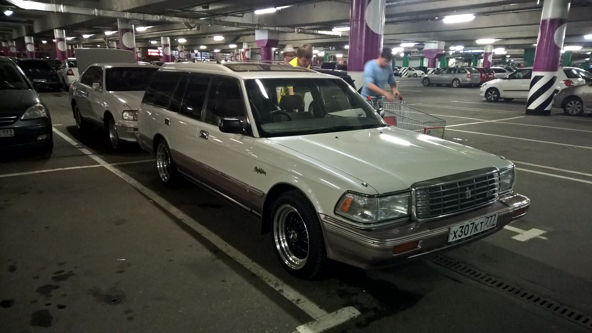 toyota crown s130 wagon